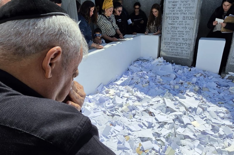 התפלל על התושבים: ראש העיר דימונה והשליח הגיעו ל'אוהל'