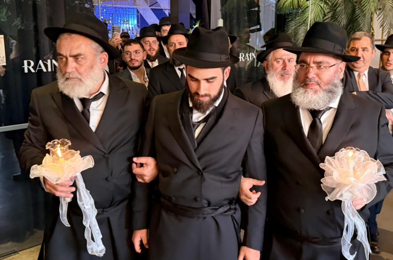 באולם האירועים ריין בראשון לציון מתקיימת הלילה חתונת החתן הת' יעקב אברהם ב
