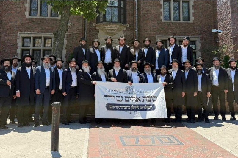 בכניסה ל'בית חיינו': שלוחי הרבי בחולון שהמריאו לסופ