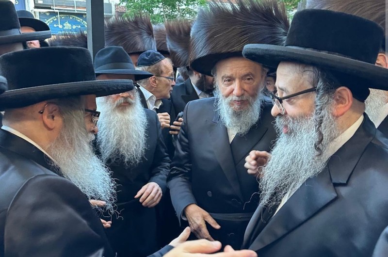 בחתונת הנגידים: שליח הרבי בסין נפגש עם האדמו