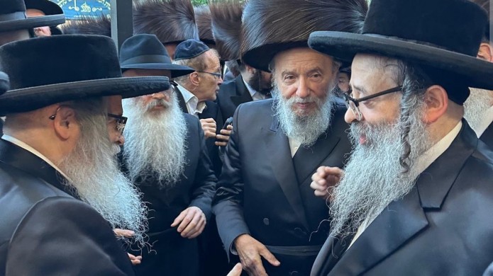 בחתונת הנגידים: שליח הרבי בסין נפגש עם האדמו