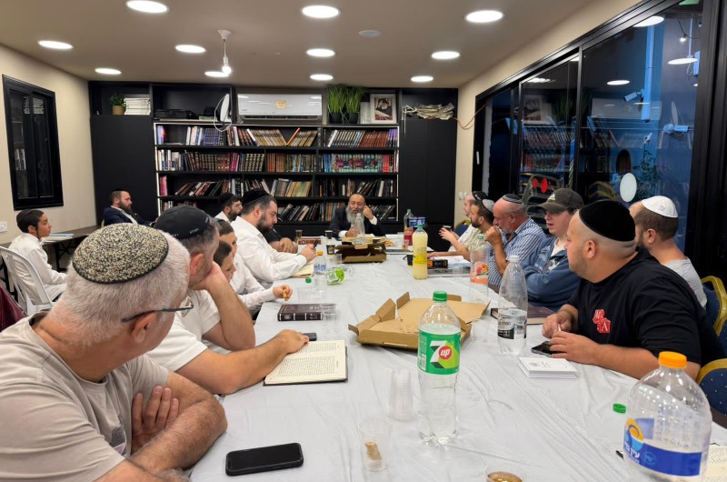 למה שיעור תורה אחד שווה יותר מ-30,000 הנחות תפילין?