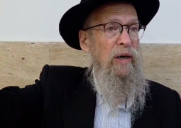 וּמָה הָאָרֶץ הַשְּׁמֵנָה הִוא אִם רָזָה הֲיֵשׁ בָּהּ עֵץ אִם אַיִן. רש