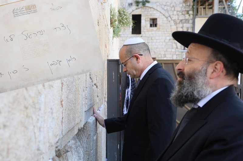 נצח ישראל לא ישקר: ראש המוסד החדש בכותל המערבי