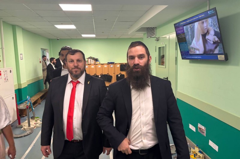 ערב שבת בבירת רוסיה: מנהל מוסדות החינוך במוסקבה הרב יוסף יצחק ליפסקר, ומנהל ת