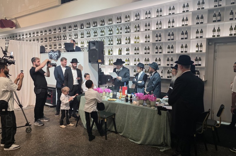 באור יהודה נערכת שמחת ה'ווארט' של החתן התמים שעיה שנור מגני תקווה עב