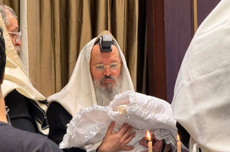 מנכ