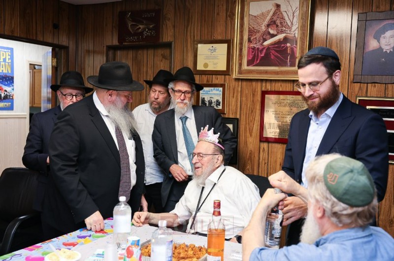  80 שנות מנהיגות: צוות NCFJE כיבד את הרב שלום בער הכט