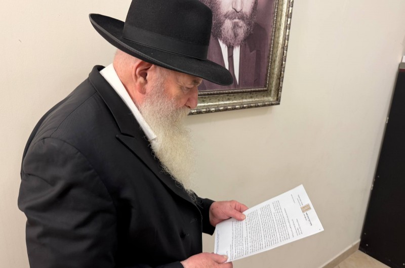 עד 120: שליח הרבי ורב בית הכנסת 'בלשויא ברוניא' במוסקבה - הרב יצחק הכהן קוגן שיחי', הגיע לגיל גבורות. רבה של רוסיה - השליח הרב בערל לאזאר שיגר אליו אגרת ברכה לרגל יום-הולדתו ה-80