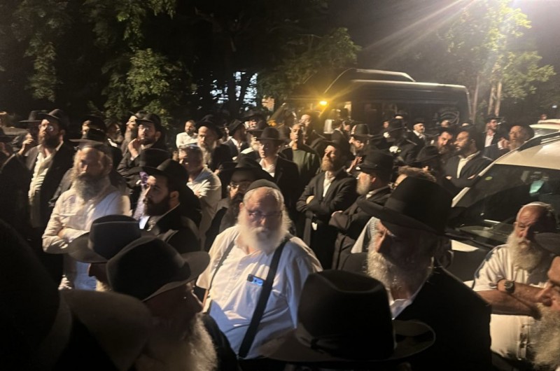 המוני תושבי כפר חב