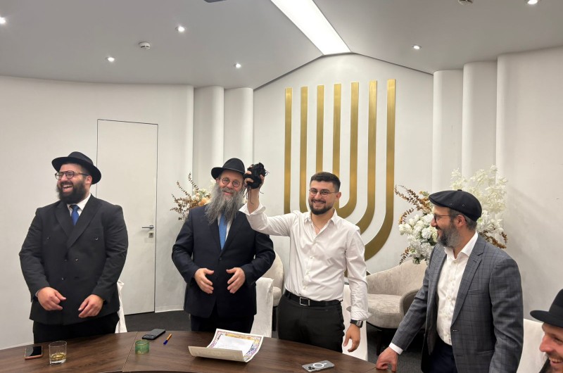רב העיר רוסטוב שברוסיה - השליח הרב חיים דנציגר סידר את הקידושין בחופת רכז ארגון הנוער 'אנרג'ו' החתן אליהו סטקו, במזל טוב