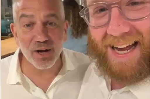 איש התקשורת ינון מגל התארח בסעודות ותפילות השבת בבית חב