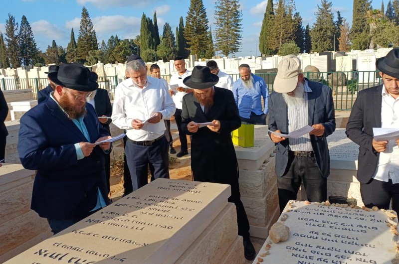 חברים ובני משפחה עלו לקברו של ר' דקל לוי ע