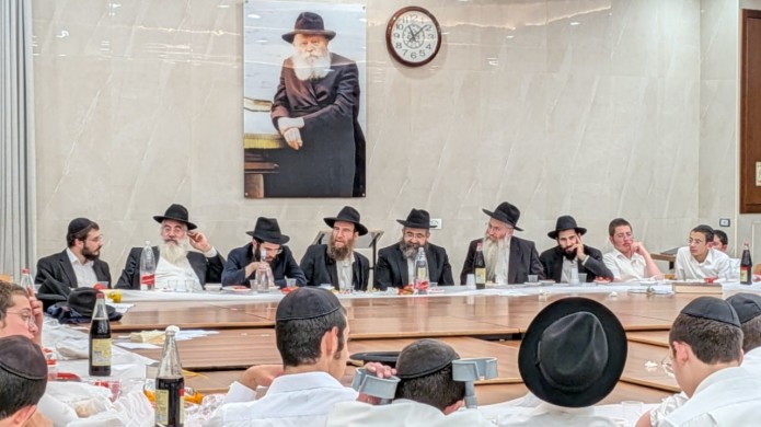 עם האורחים: הכנה לג' תמוז במוסדות 'צעירי השלוחים' צפת