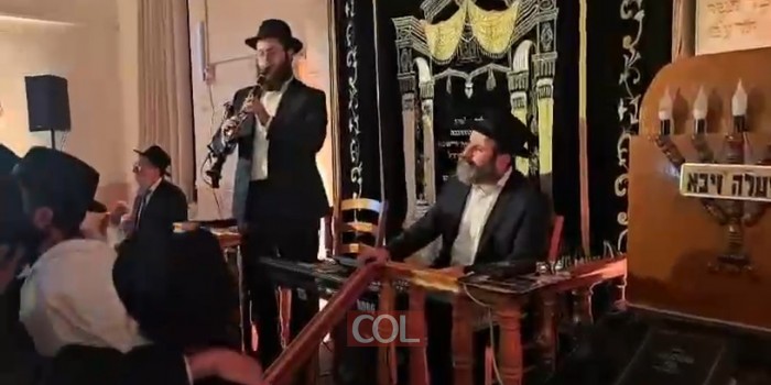 בבית כנסת חב