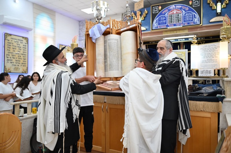 100 נערים ונערות מלוד חגגו בר-מצווה ובת-מצווה עם חב