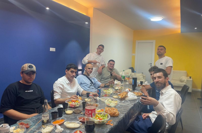 התוועדות ג' תמוז במועדון נוער 'בית בכיכר' בהרי יהודה