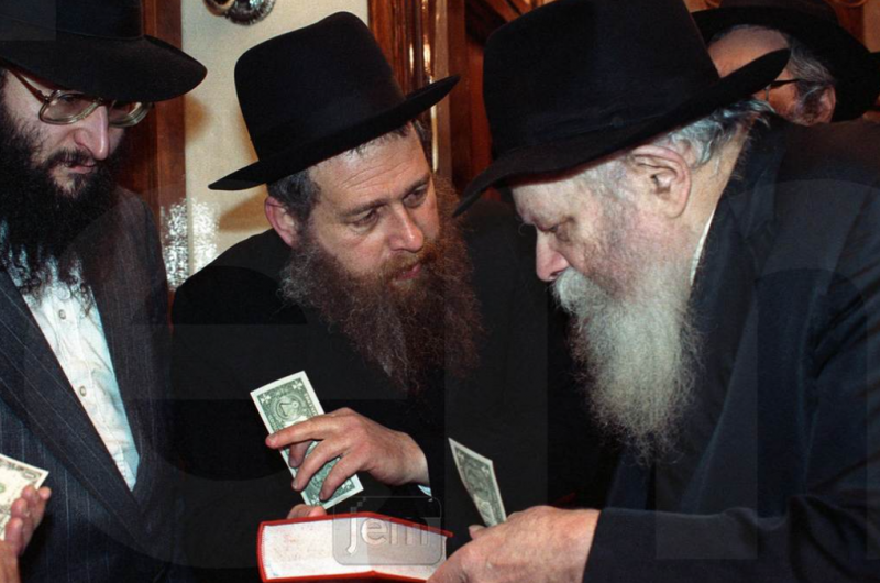 נולד בארץ-הקודש, לימד בניו יורק והפיץ חסידות בלונדון