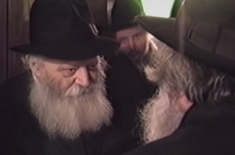 כשהאמן יעקב אגם ע