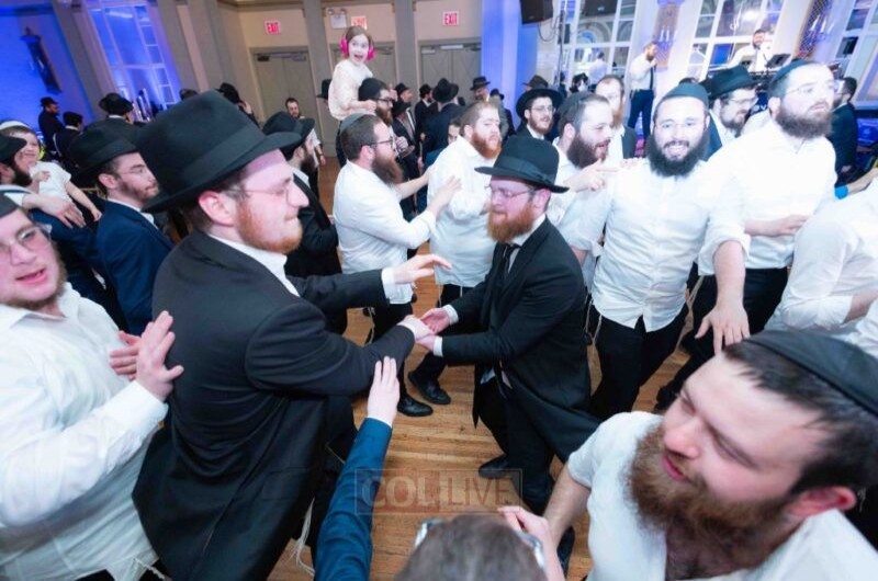 באולמי 'אהלי תורה' בשכונת קראון הייטס: חתונת החתן התמים שולי גייסינסקי מפייב טאונס בניו יורק עב