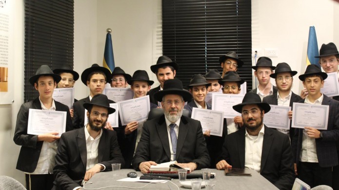 ה'מתמידים' מלוד נבחנו אצל הרבנים הראשיים על מסכת מגילה