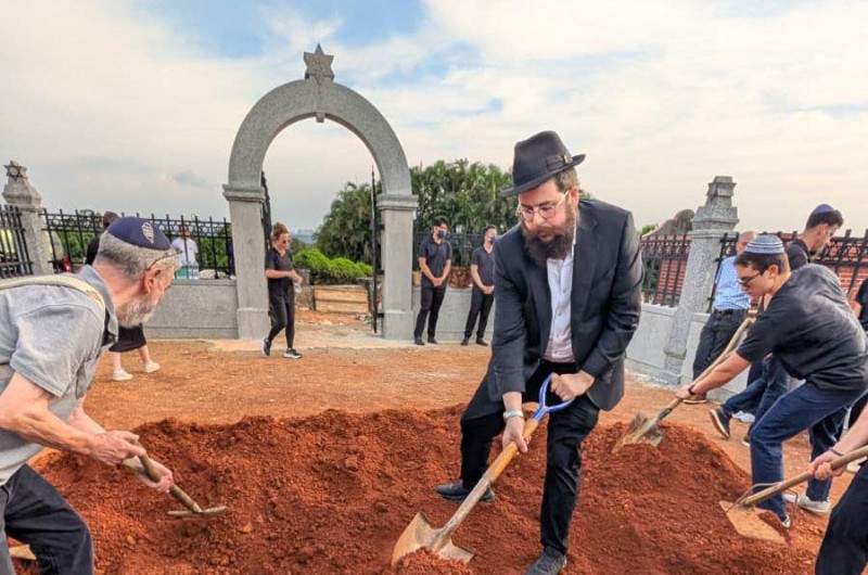 עשו היסטוריה: השלוחים חנכו בית עלמין יהודי ראשון בטיוואן