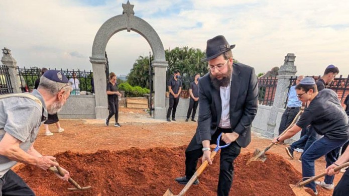 עשו היסטוריה: השלוחים חנכו בית עלמין יהודי ראשון בטיוואן