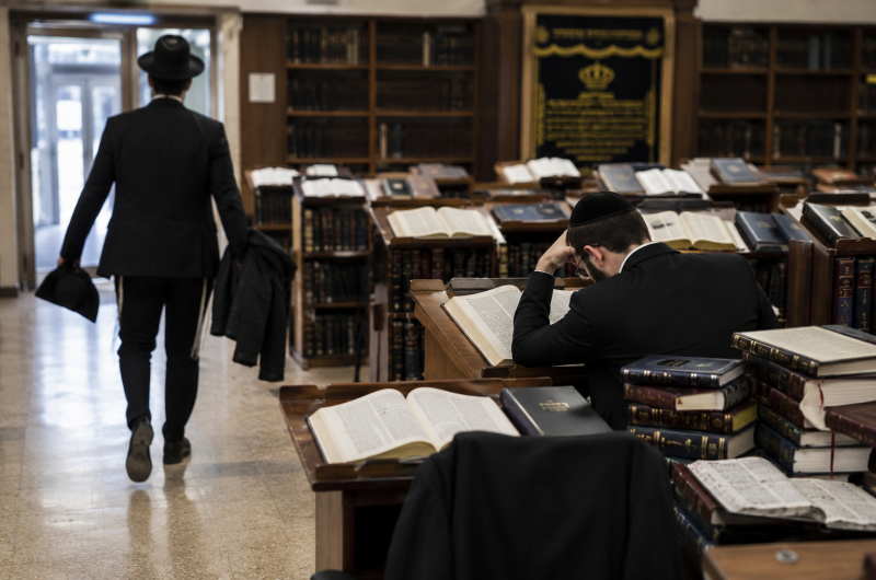 שאלה זועקת: מי החליט ששנה אחת בכולל זה הסטנדרט החבד