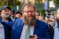 העסקן החב