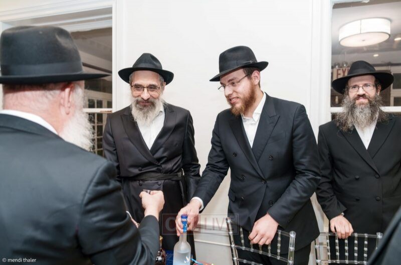 בבית הכנסת 