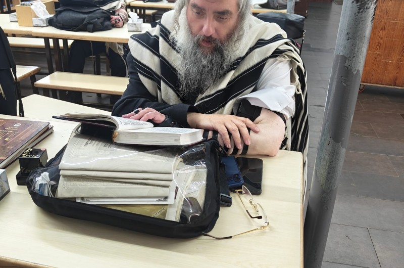 אנ
