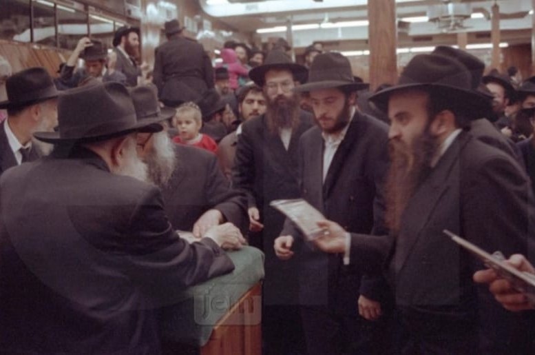 לא האמנתי: פתאום גיליתי מי עמד לידי בתמונה הנסתרת