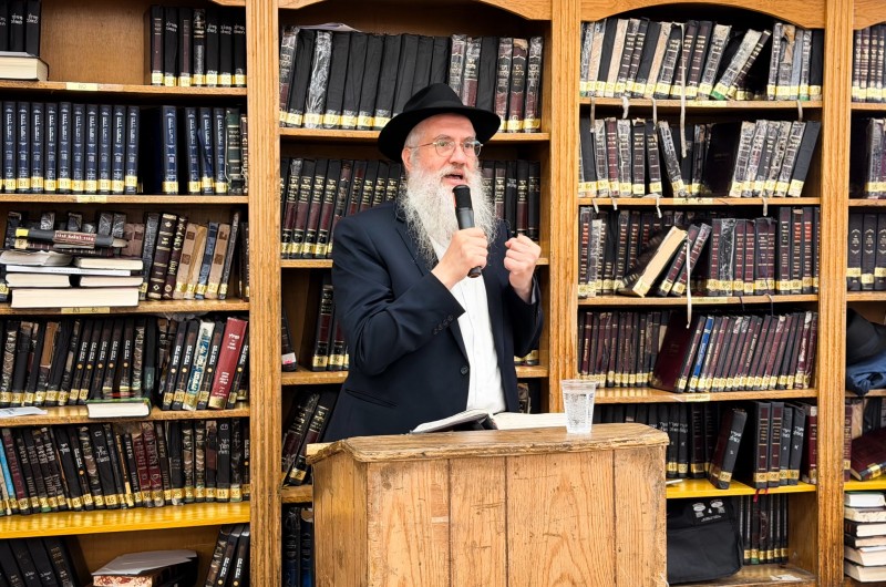 ראש הישיבה אלעד מסר את את השיעור השבועי ב-770