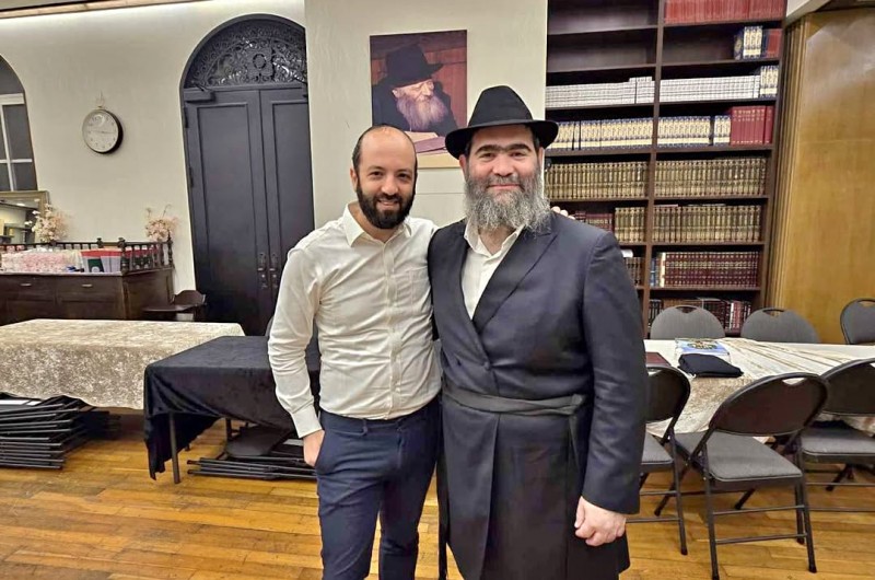 התייר החרדי בני וקסלר, שידוע בהרפתקאות וטיוליו במדינות ערב העוינות ושביקר ב-120 מדינות ברחבי תבל, התארח בשבת קודש בבית חב
