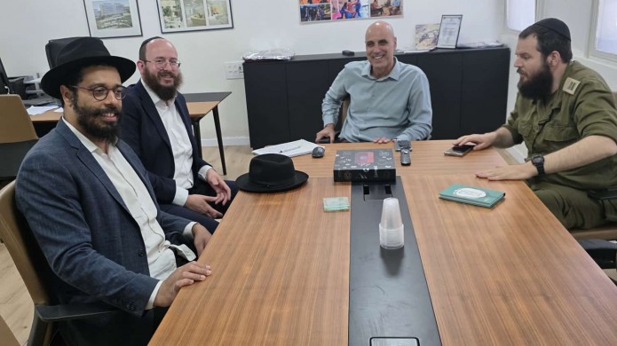 המנכ