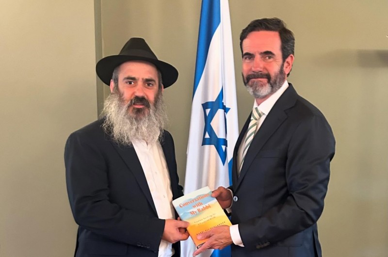 סיים קדנציה: שליח הרבי בשבדיה נפרד מהשגריר הישראלי
