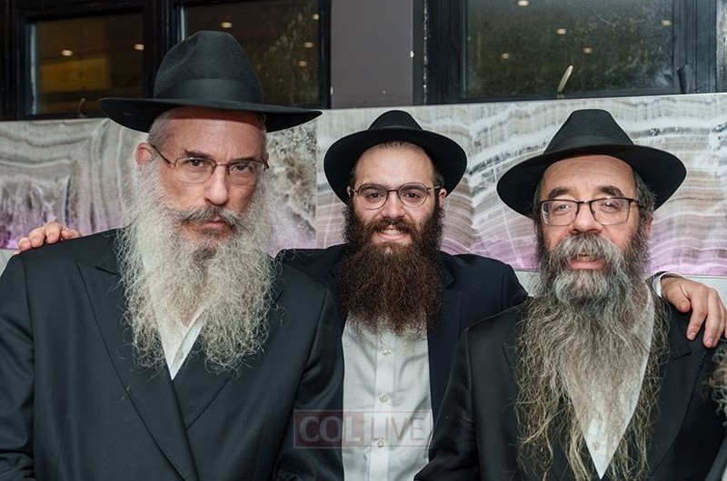 באולם 