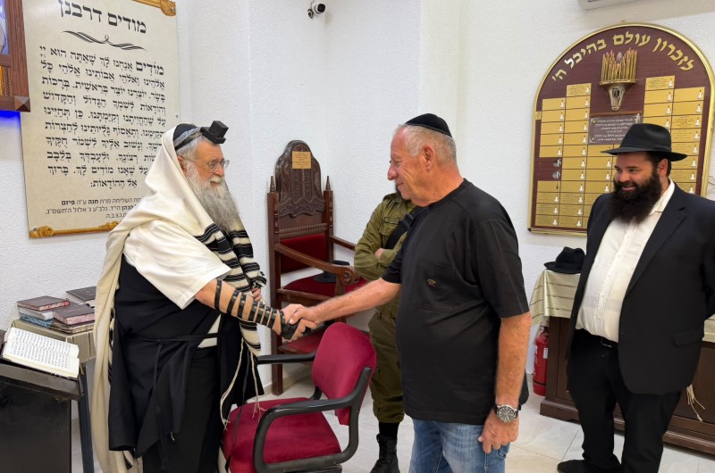 כוכב הכדורגל לשעבר דני נוימן, המשמש גם כפרשן בערוץ 14, בבית חב