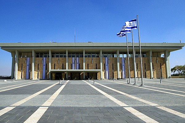 על חודו של קול: האם יוקפא מעצרם של בחורי הישיבות?