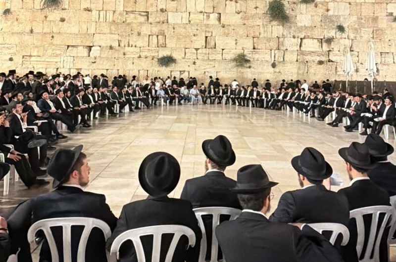 בתשעת הימים: תלמידי הישיבה הגדולה של חב