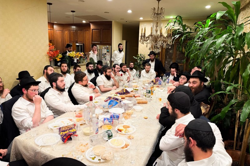בבית ה'חוזר': התוועדות יארצייט לע