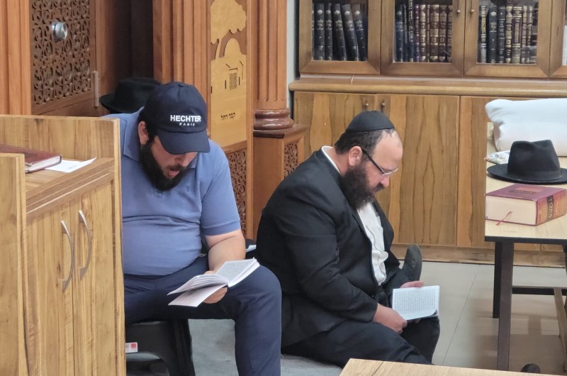 אמירת קינות ומגילת איכה בבית חב''ד המרכזי בשכונת נווה אילן - אשקלון