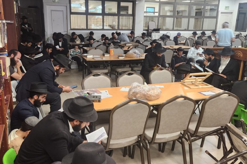 אמירת קינות ומגילת איכה בבית כנסת חב