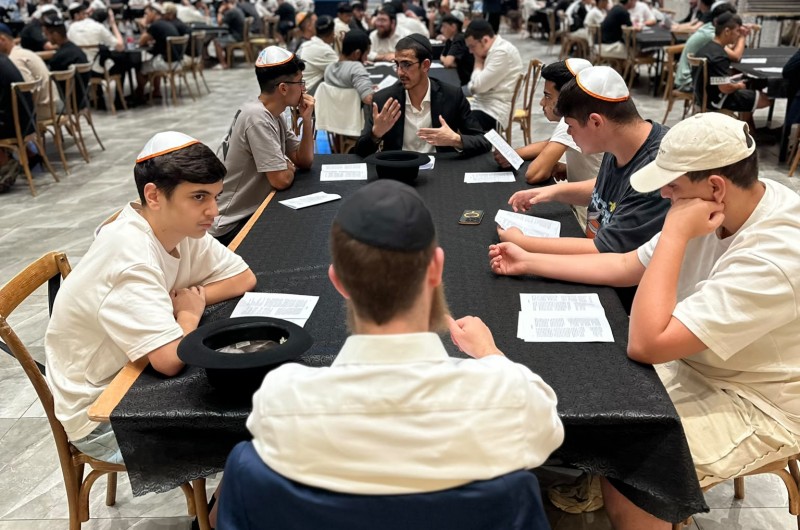 הלימוד השבועי המחבר נוער ישראלי לרוח 'תומכי תמימים'