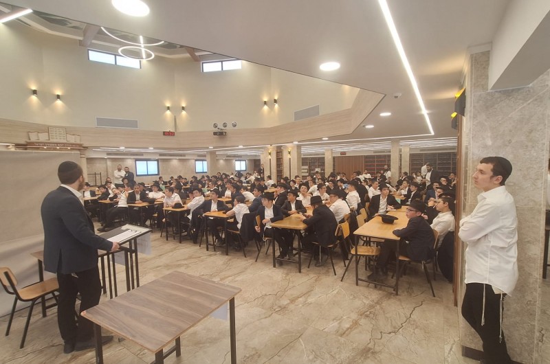 עם מאות תמימים צעירים שבקרוב יכנסו בשערי תומכי תמימים: נפתחה תכנית ה'מתיבתא' של ישיבת הקיץ צעירי ליובאוויטש, לעולים לישיבות קטנות, בקמפוס הישיבה בלוד