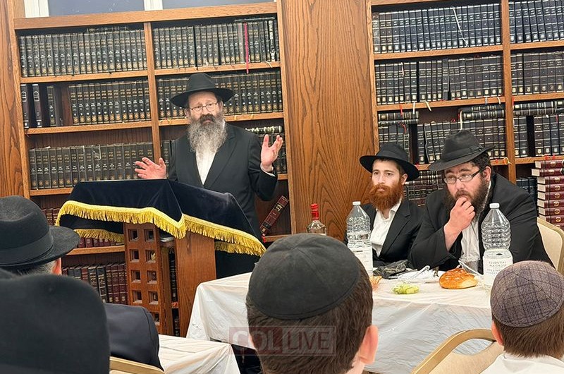 שלושה סיומי מסכתות במעמד הסיום השנתי בישיבה בלונדון