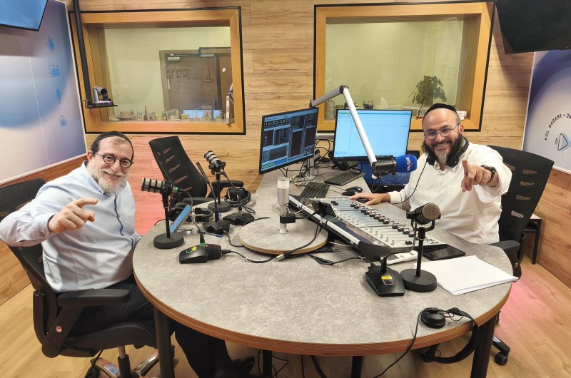 השדרן עמי מיימון אירח את הזמר מנדי ג'רופי | האזינו