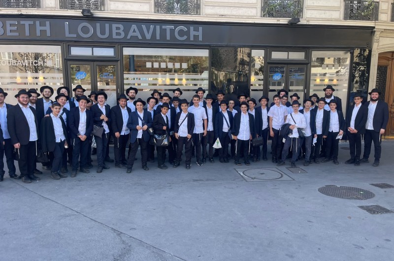 שליח הרבי הרב מענדי ארנאוו מנהל בית חב
