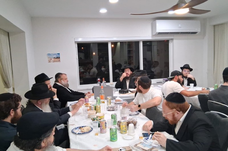 בשילוב סיום מסכת וסעודת מצווה כיד המלך: התוועדות מיוחד לחמישה עשר באב בבית חב