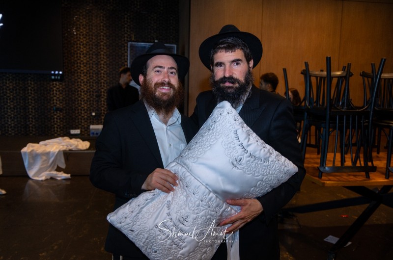 ״בדמייך חיי״: סגירת מעגל מרגשת בברית המילה לבן השליח